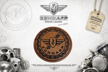 ZÜNDAPP Kunstleder-Patch – Emblem mit Lorbeerkranz Braun · Ø 65 mm · Lasergraviert · Rundum vernäht · Zum Aufbügeln